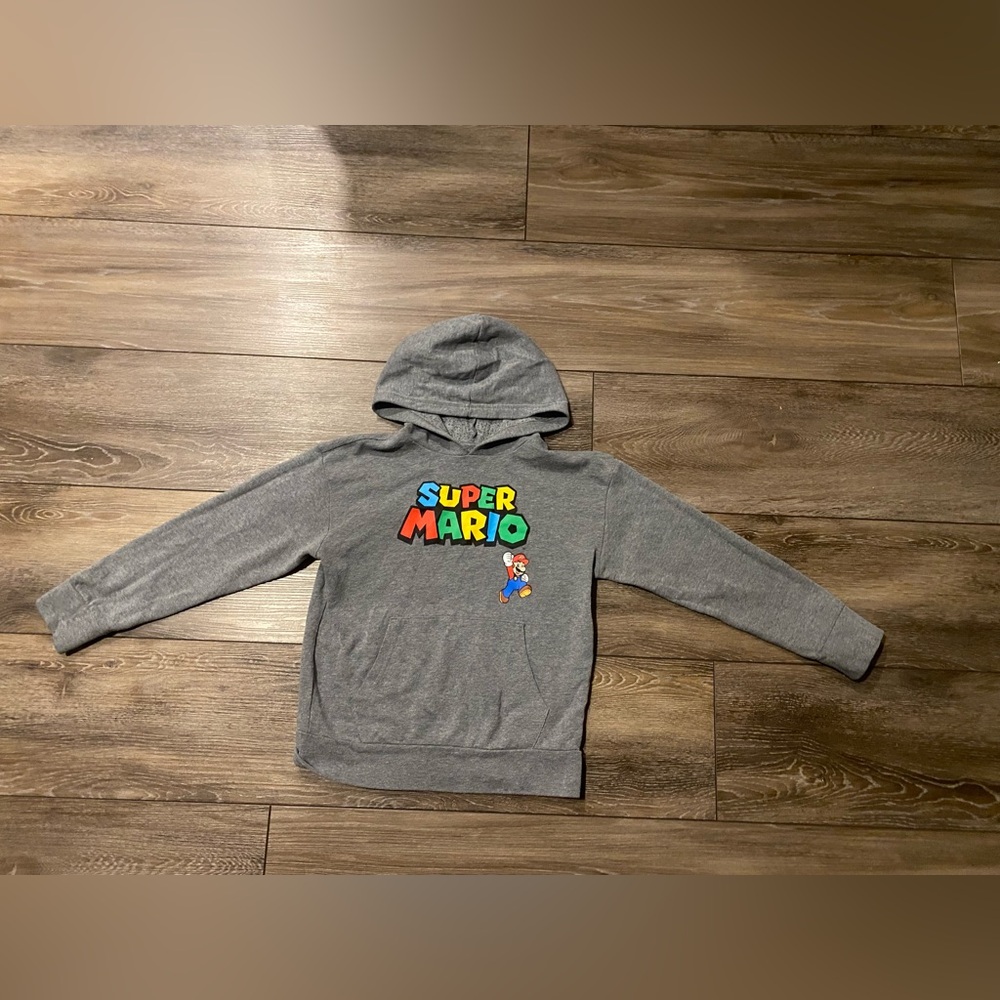 🌞.  Sale 3 for $15 Old Navy/ Super Mario hoodie L/C